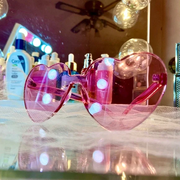 Translucent Heart-Shaped Sunglasses Pink 💗 Excellent Quality Women’s Accesories - Picture 1 of 4